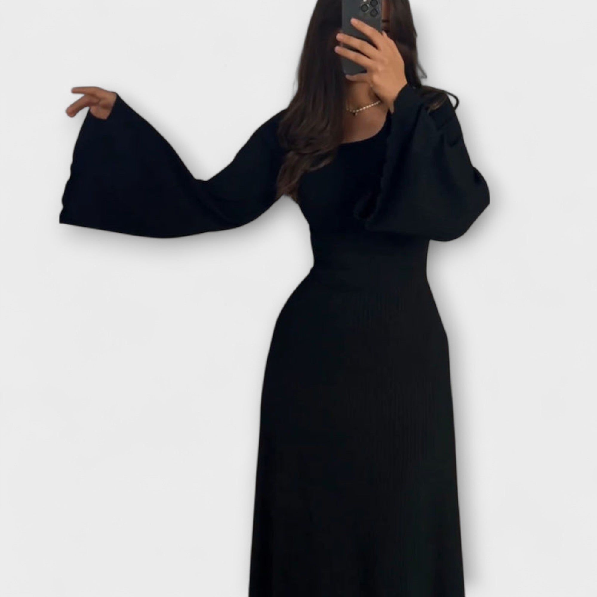 Jocelyn - Eleganta adīta kleita ar jostas akcentu