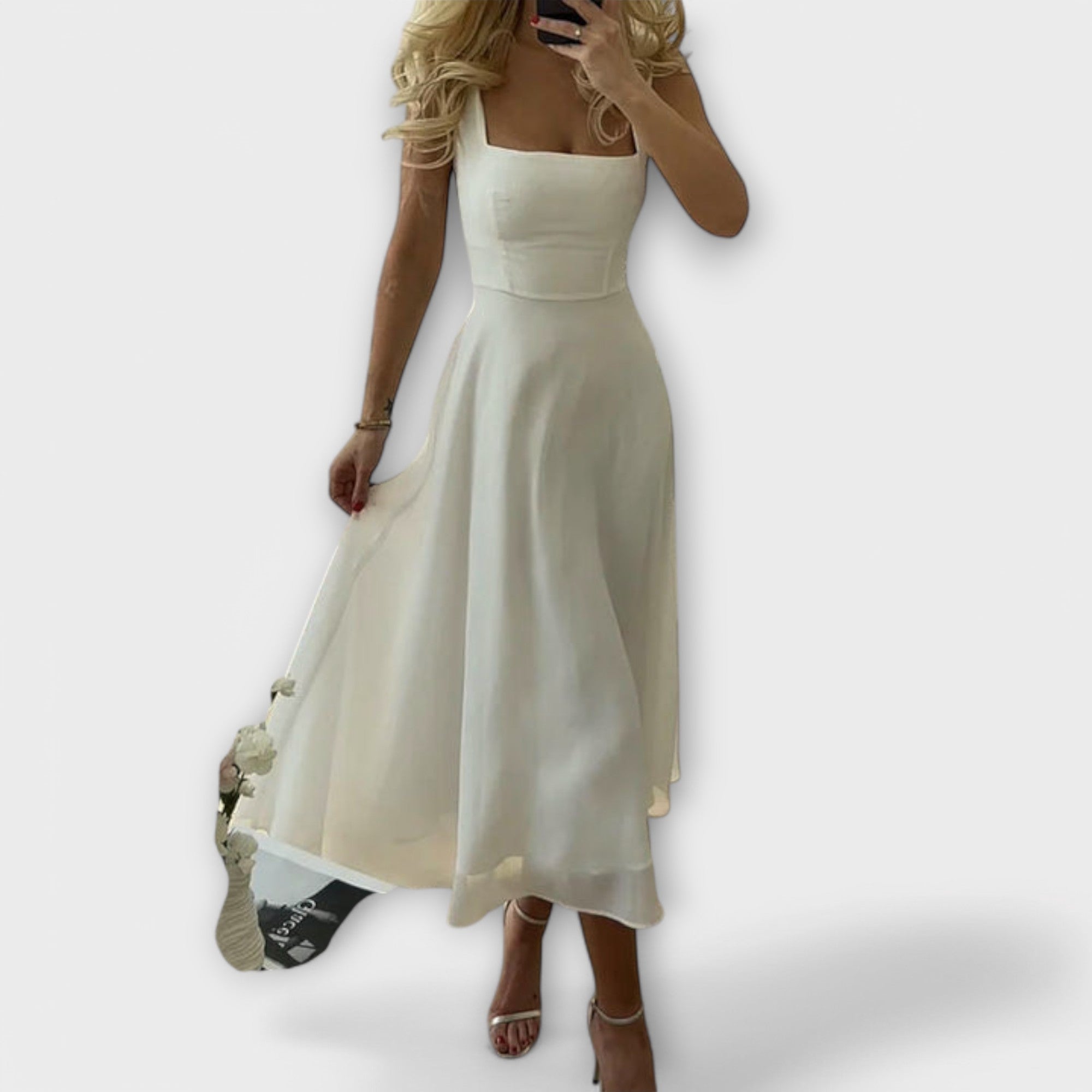 Eleganta bezpiedurkņu kleita