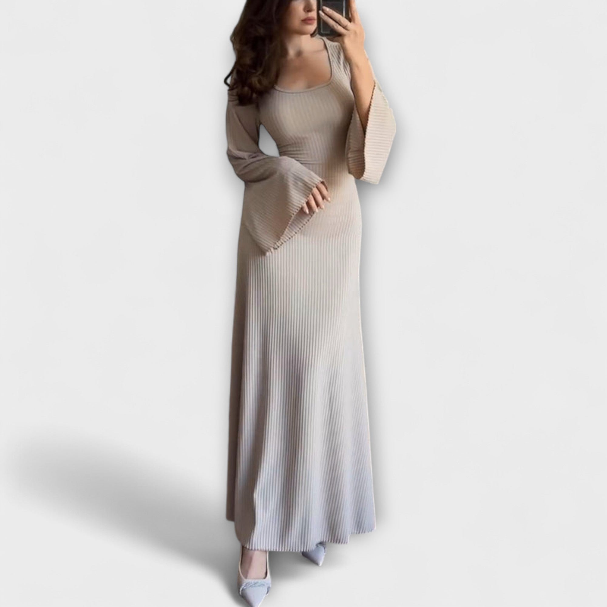 Jocelyn - Eleganta adīta kleita ar jostas akcentu