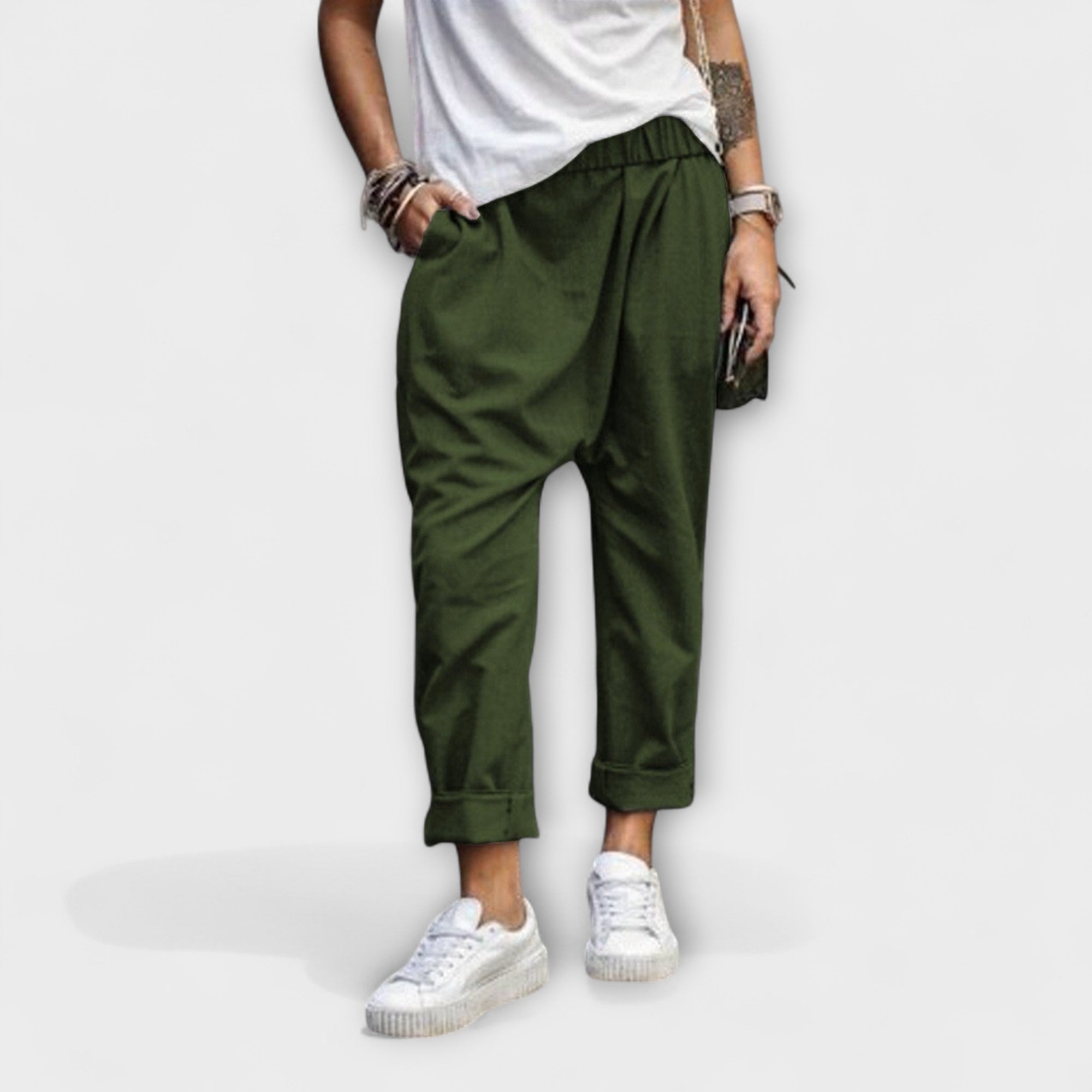 "Zora – Ikdienas Bikses" can be rewritten as "Zora – Everyday Trousers".