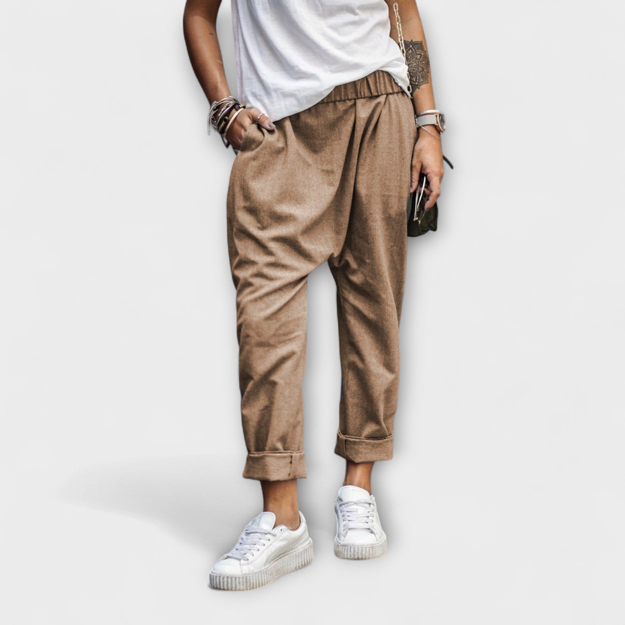 "Zora – Ikdienas Bikses" can be rewritten as "Zora – Everyday Trousers".